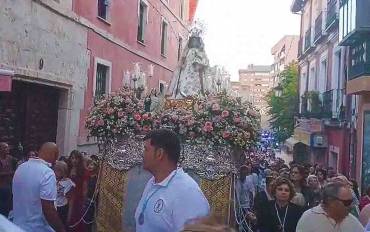 La imagen de la Virgen, en la cuesta del Reloj, camino de Santa María. Foto y video de Eduardo Bonilla. Virgen de la Antigua traslado 2026 Video Eduardo Bonilla