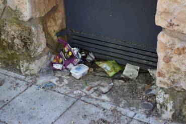 Basura en Iriépal. Foto. PSOE Iriépal Basura Foto PSOE 4