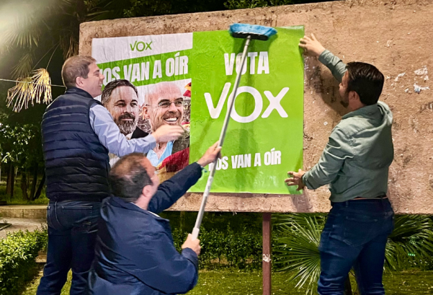 campaña europeas vox pegada carteles 2024