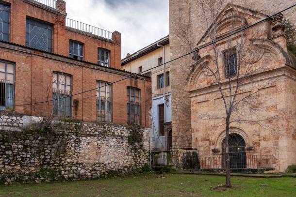 La futura biblioteca y la iglesia en el complejo del Fuerte el fuerte jga 1