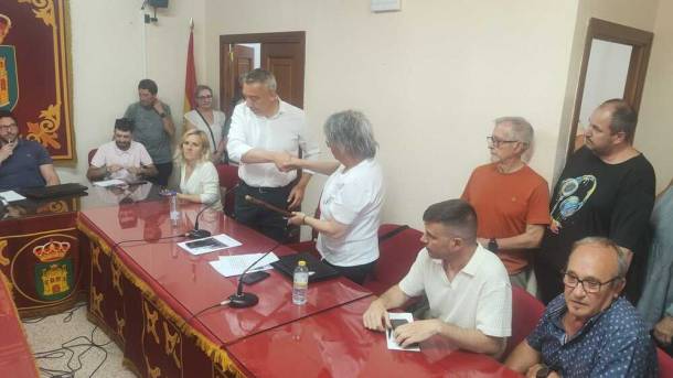 El traspaso del bastón de mando ha sido más que frío. Foto: Guadalajaradiario.es Pioz Moción de censura 12