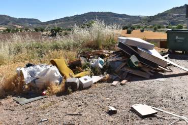 Foto PSOE. Iriépal Basura Foto PSOE 1