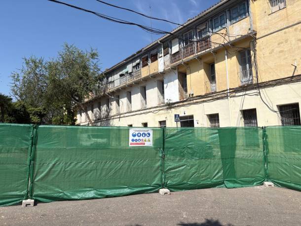 Tragasa ha comenzado los trabajos de vallado y ya se trabaja en el claustro/ Gu Diario obras emergencia el fuerte julio 2026