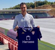 El entrenador, con su nueva camiseta. Foto: CD Guadalajara. Flaño 1
