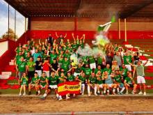 Foto de familia del Jadraque celebrando el ascenso con los aficionados llegados hasta Navalcán Foto de familia del Jadraque celebrando el ascenso con los aficionados llegados hasta Navalcán 2